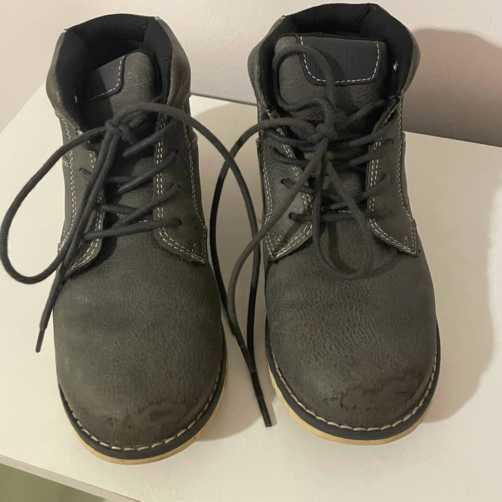 Boys size 3 shoes